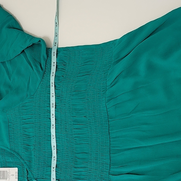 New Torrid CRINKLE GAUZE SMOCKED BUTTON FRONT TOP Size 4 - Picture 11 of 12